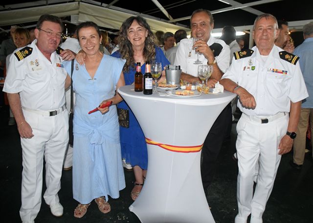 Autoridades militares y civiles se dan cita en la festividad naval sevillana - 2, Foto 2