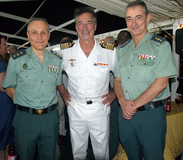 Autoridades militares y civiles se dan cita en la festividad naval sevillana - 3, Foto 3