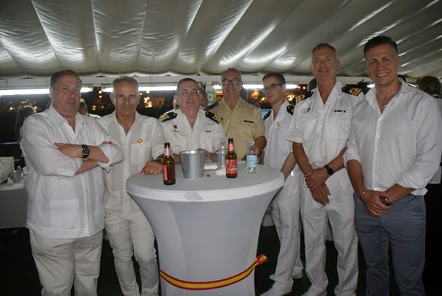 Autoridades militares y civiles se dan cita en la festividad naval sevillana - 4, Foto 4