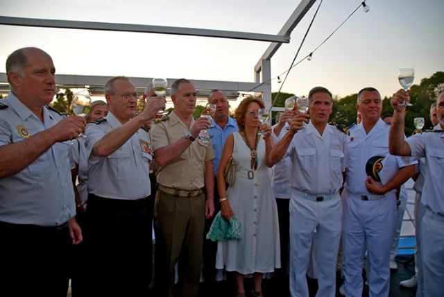 Autoridades militares y civiles se dan cita en la festividad naval sevillana - 5, Foto 5
