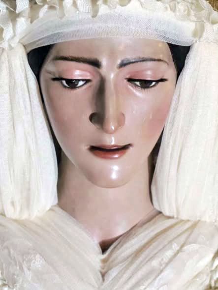 La Esperanza, luz y consuelo de sus hijos, se presenta con su singular elegancia en Alcalá del Río - 4, Foto 4