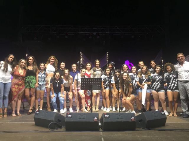 Ellas brindan su apoyo al deporte femenino aguileño ante más de un millar de asistentes - 2, Foto 2