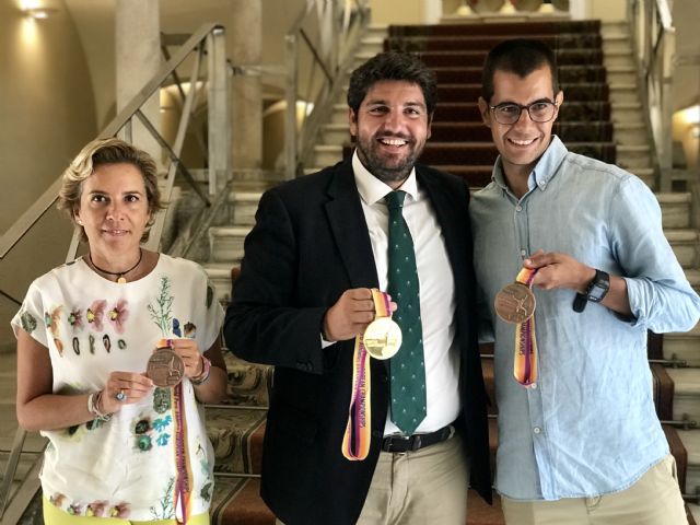 El presidente Fernando López Miras recibe al atleta murciano Lorenzo Albaladejo - 2, Foto 2