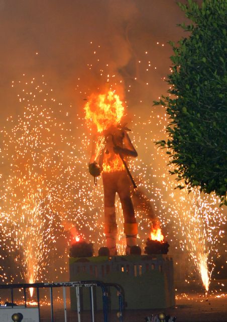 La quema del Raspajo pone punto y final un año más a las fiestas de Las Torres de Cotillas - 5, Foto 5