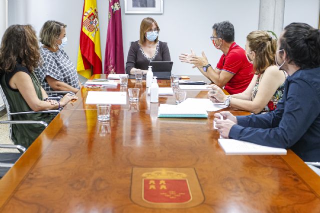 Isabel Franco mantiene un encuentro con los responsables del Colegio Oficial de Trabajo Social de la Región - 1, Foto 1