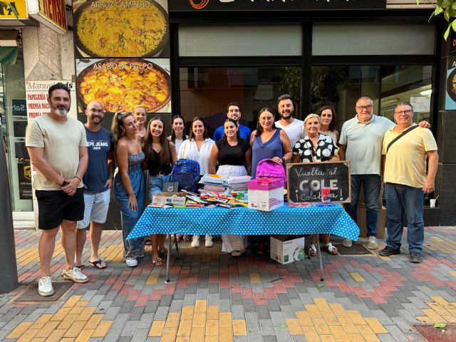 NNGG Águilas realiza una exitosa recogida de material escolar para colaborar en la 'vuelta al cole' - 1, Foto 1