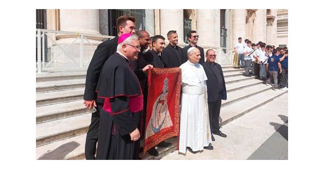 El obispo de Cartagena saluda al Papa León XIV, Foto 1