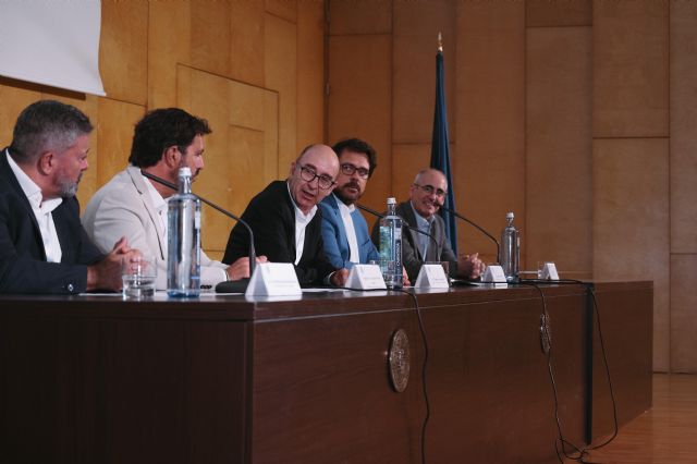 Robótica social y de exploración espacial en el encuentro de 300 expertos en Automática en la UPCT - 1, Foto 1