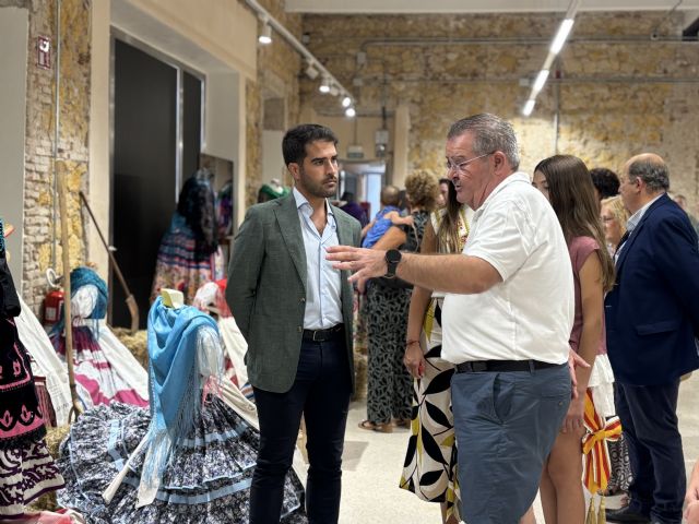 El patrimonio textil de la Peña 'El Barbecho' llega al Cuartel de Artillería con una colección de 63 piezas con  motivo del 25 aniversario del grupo - 3, Foto 3