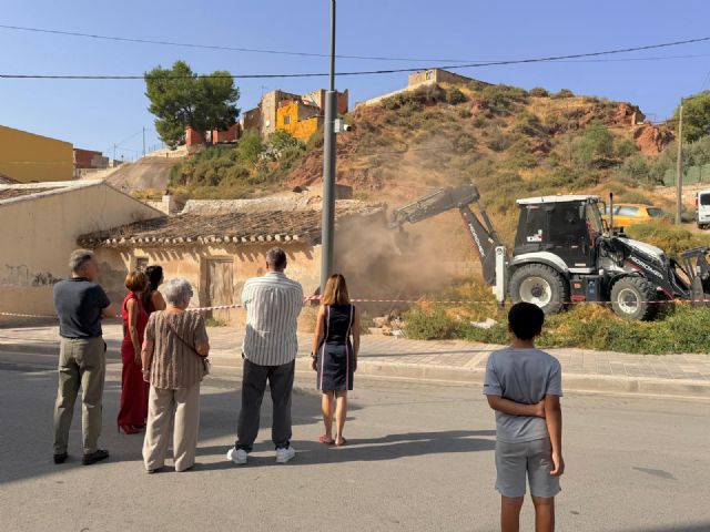 El Ayuntamiento ejecuta el primer derribo de un inmueble en su lucha contra la infravivienda y el control de los empadronamientos en todo el municipio - 2, Foto 2