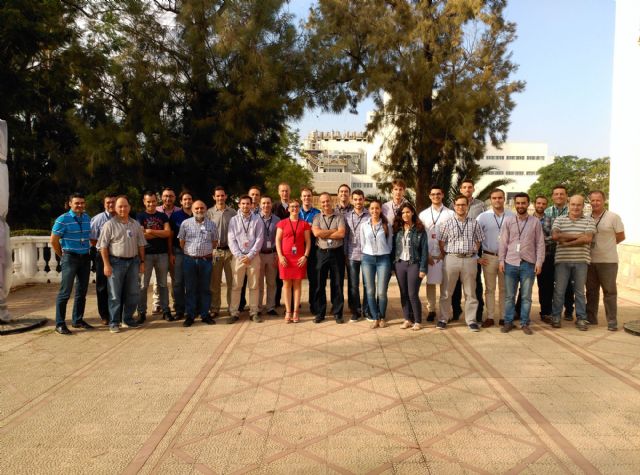 Los estudiantes junto con sus mentores y miembros de equipo de Dirección de SABIC en Cartagena., Foto 1