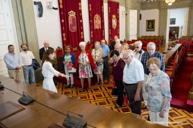 El alcalde recibió a la primera promoción de peritos industriales en el Palacio Consistorial - 1, Foto 1
