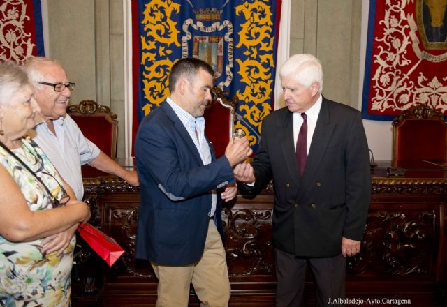 El alcalde recibió a la primera promoción de peritos industriales en el Palacio Consistorial - 4, Foto 4
