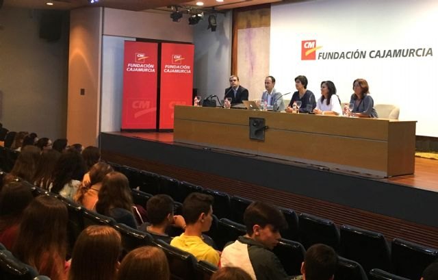 La Comunidad enseña las claves para emprender y manejar las finanzas a más de 250 alumnos de Bachillerato - 1, Foto 1