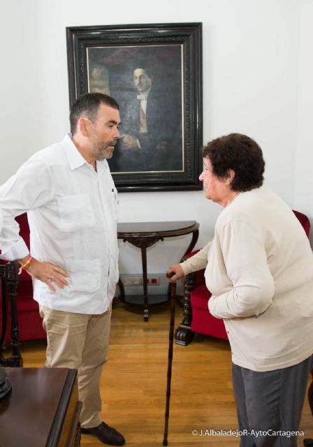 José López recibe a la hija del antiguo alcalde de Cartagena, Alfonso Torres - 3, Foto 3