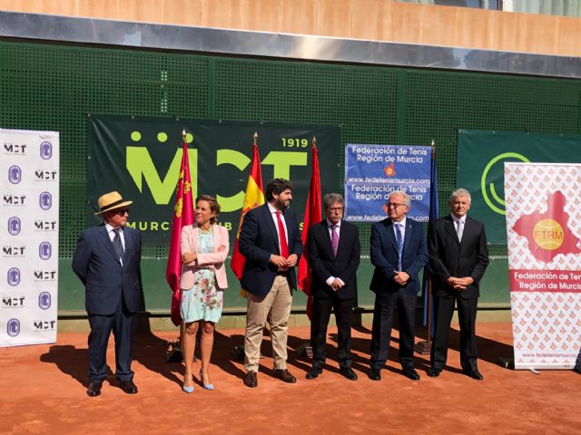 López Miras entrega las becas que concede la Comunidad a los deportistas de la Federación de Tenis de la Región - 1, Foto 1
