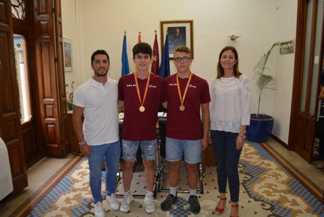 La alcaldesa y el edil de Deportes reciben a dos aguileños campeones de España de fútbol playa - 1, Foto 1