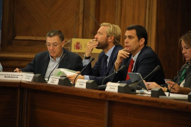 El Gobierno regional exige al Estado que retire la nueva regulación de los VTC, que pasa la patata caliente a las comunidades - 1, Foto 1