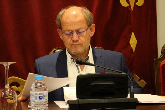 Cs pide soluciones a los graves desperfectos en el pavimento de José María Artés y en el entorno al antiguo Edificio Tívoli - 2, Foto 2