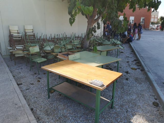 CCOO Enseñanza insta a Educación a resolver de manera urgente el mal estado de las instalaciones del IES Antonio Menárguez Costa de Los Alcázares - 3, Foto 3
