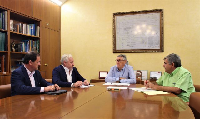 Urrea mantiene una reunin con el alcalde de Mazarrn, Foto 1