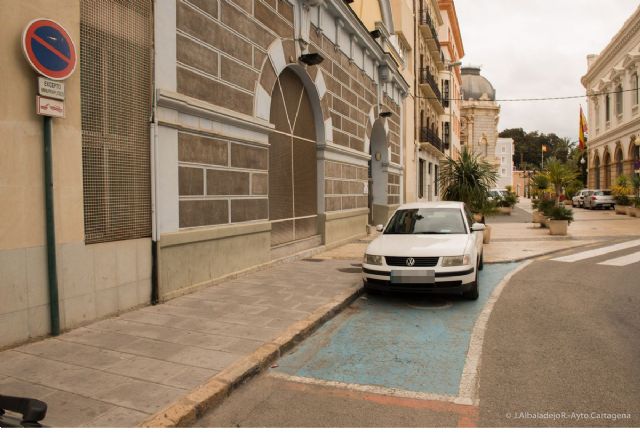 El Ayuntamiento facilita el aparcamiento a los discapacitados visuales - 1, Foto 1