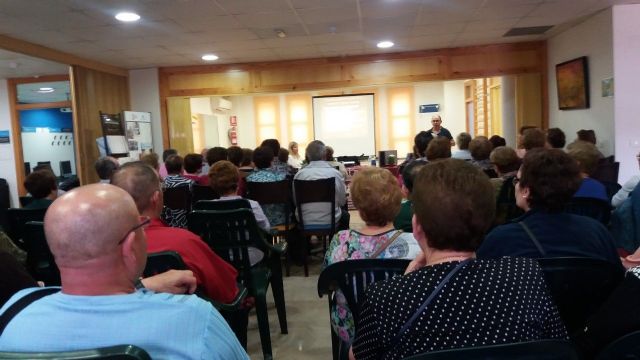 El CAVI ofrece una charla de sensibilización en violencia de género dirigida a las mujeres mayores en el Centro Social de Las Morericas - 1, Foto 1