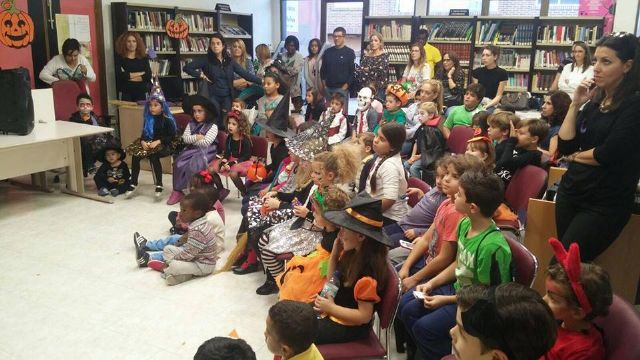La Biblioteca de Lorquí se llena de fantasmas y brujitas con motivo de Halloween - 1, Foto 1