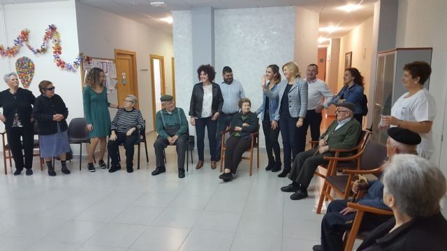 Visita de la consejera de familia y la directora del IMAS al Centro de Día de Moratalla - 1, Foto 1