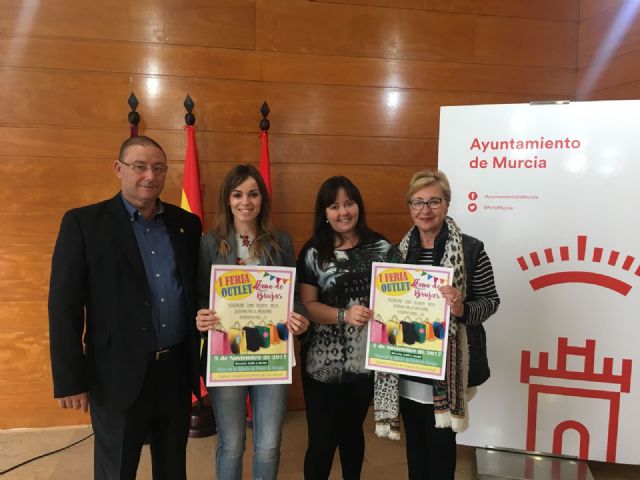 La Plaza de la Iglesia de Llano de Brujas acoge el domingo 5 de noviembre la I Feria Outlet de la Asociación de Empresarios y Comerciantes de la pedanía - 2, Foto 2