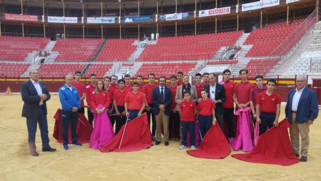 La Comunidad apoya el trabajo de la Escuela Taurina - 1, Foto 1