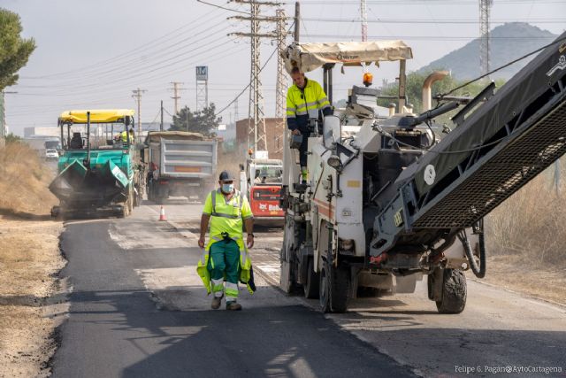 Infraestructuras repara el firme de un tramo deteriorado de la carretera de La Asomada - 1, Foto 1