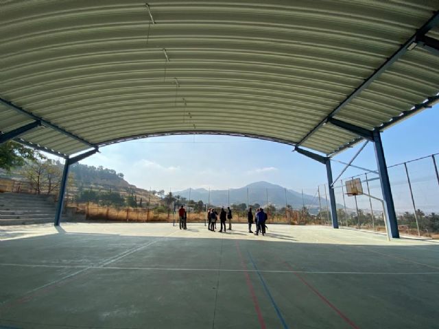 Los alumnos del colegio público de El Bojar cuentan con una nueva cubierta de 1.400 metros cuadrados en la pista polideportiva - 2, Foto 2