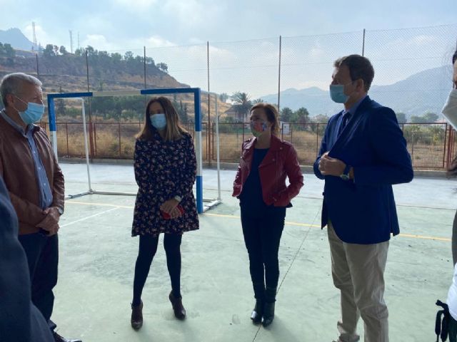 Los alumnos del colegio público de El Bojar cuentan con una nueva cubierta de 1.400 metros cuadrados en la pista polideportiva - 3, Foto 3