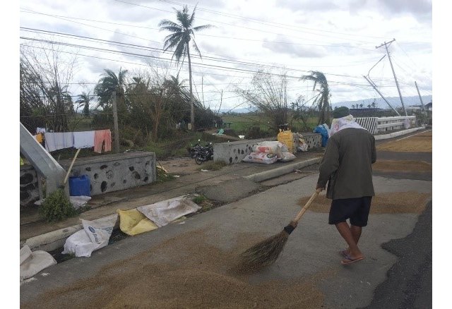 Filipinas necesita agua, alimentos y material de refugio urgentemente - 1, Foto 1