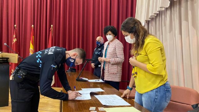 Tres nuevos agentes de la Policía Local toman posesión de su cargo - 3, Foto 3