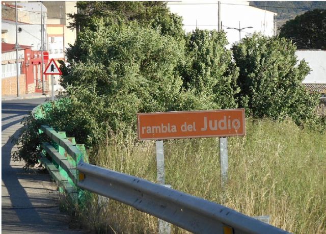 Aprobado el plan de seguridad de las obras de rehabilitación del muro de la escollera del Puente del Poyo - 1, Foto 1