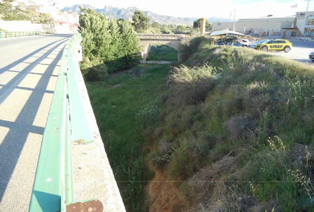 Aprobado el plan de seguridad de las obras de rehabilitación del muro de la escollera del Puente del Poyo - 2, Foto 2