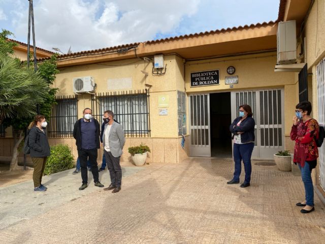 Visita de empresas licitadoras a las obras de rehabilitación del Centro Cívico de Roldán - 1, Foto 1