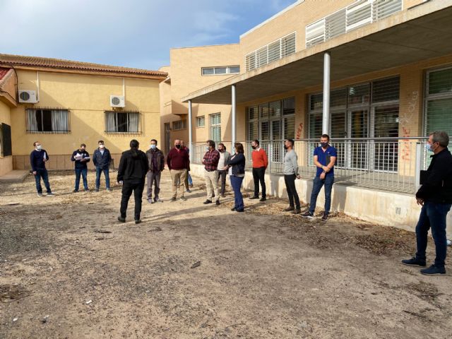 Visita de empresas licitadoras a las obras de rehabilitación del Centro Cívico de Roldán - 2, Foto 2