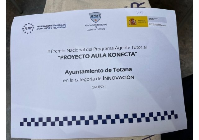 El agente de la Policía Local, Alfonso Sánchez, recibe uno de los II Premios Nacionales a las Buenas Prácticas, Foto 4