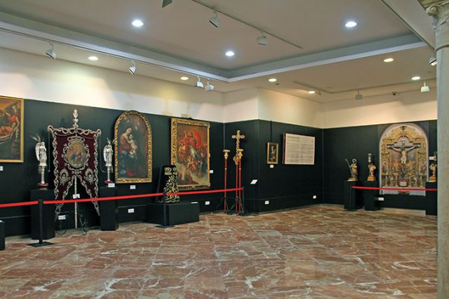 Cultura. La exposición, que muestra enseres de todas las hermandades, instituciones y particulares de Gines (Sevilla) - 2, Foto 2