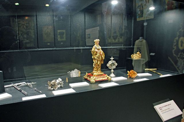 Cultura. La exposición, que muestra enseres de todas las hermandades, instituciones y particulares de Gines (Sevilla) - 5, Foto 5