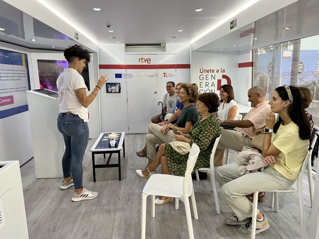La campaña itinerante “Generación D” recorrerá Murcia para ayudar a la ciudadanía a mejorar sus habilidades digitales - 4, Foto 4