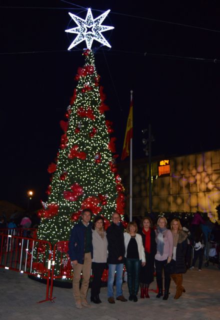 El encendido de las luces da el pistoletazo oficial a la Navidad en Las Torres de Cotillas - 1, Foto 1
