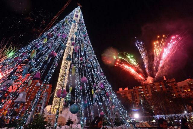 Más de 15.000 personas presenciaron el encendido del gran árbol de Navidad - 4, Foto 4