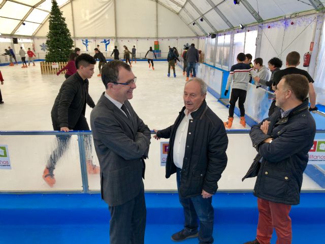 La magia de la Navidad inunda el barrio del Carmen con la Feria Blanca del Comercio Carmelitano - 1, Foto 1