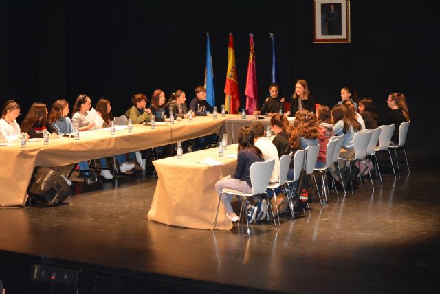 Los escolares aguileños participan en un Pleno Infantil incluido en los actos programados con motivo del 40 aniversario de la Constitución - 2, Foto 2