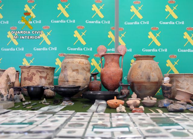 La Guardia Civil recupera cerca de un millar de piezas arqueológicas en un domicilio de Murcia - 2, Foto 2
