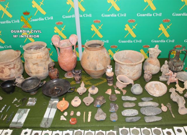 La Guardia Civil recupera cerca de un millar de piezas arqueológicas en un domicilio de Murcia - 3, Foto 3